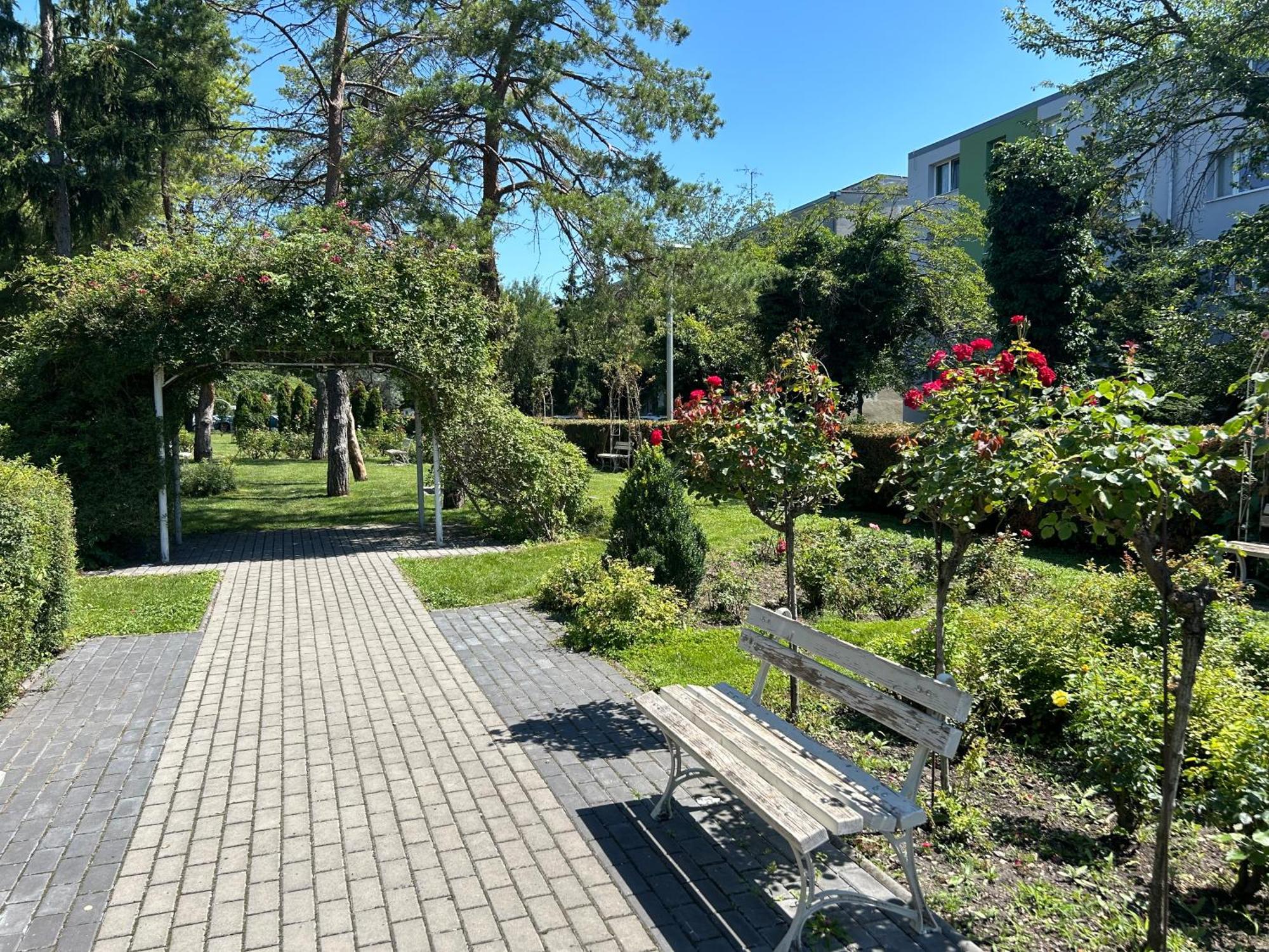 Apartman Rose Дунайска-Стреда Экстерьер фото